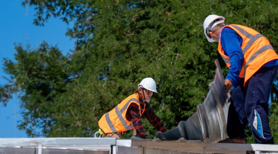 Professional gutter cleaning in Harper Woods, MI